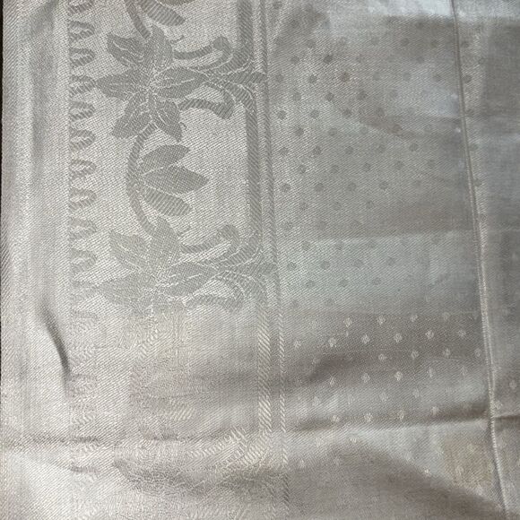 Elegant Vintage Italian Cream Table Runner with Fringe - Picture 2 of 4